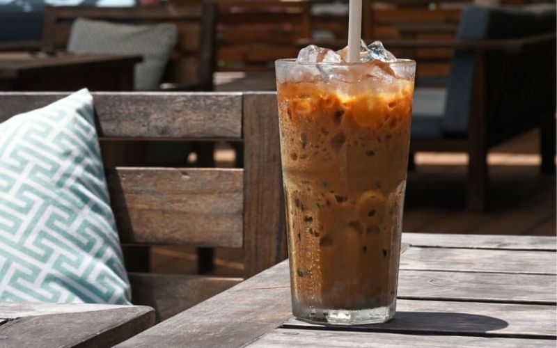 Hương vị cà phê sữa sánh quyện, thơm nồng đặc trưng của CAFÉ PHỐ